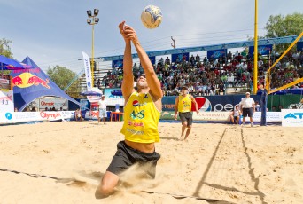 Sideline-save-Brazilian-volleyball-athlete-Juliano-Vieira-keeping-the-ball-in-play-Cochabamba-Bolivia-April-2011