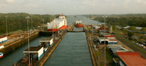 Locks At Panama Canal-2006